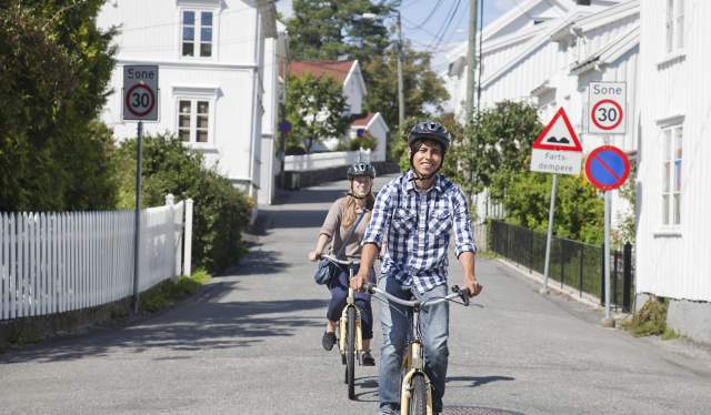 le biciclette possono attraversare sulle strisce pedonali